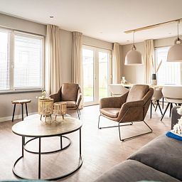 Modern dining room and sitting area in Type B-10 Hodshonstraat vacation home, De Cocksdorp, Texel, perfect stay on the Wadden Islands.