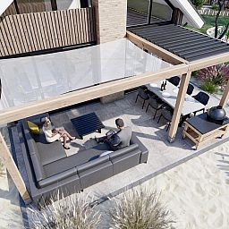 Luchtfoto van het terras bij Chalet in De Cocksdorp, met zicht op Texelse natuur.