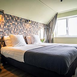 Guest house 0101821 - Holiday property Texel - Tweepersoonskamer met uitzicht op de tuin