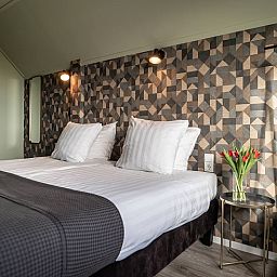 Guest house 0101821 - Holiday property Texel - Tweepersoonskamer met uitzicht op de tuin