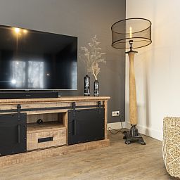 Stilvolle TV-Ecke im Ferienhaus Duinoord Texel, gelegen in De Cocksdorp auf Texel.