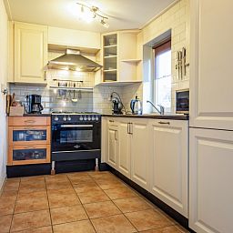 Vollstaendig ausgestattete Kueche in Tongelen R.D. van, Ferienhaus in De Cocksdorp, Texel. Ideal fuer kulinarische Erlebnisse.