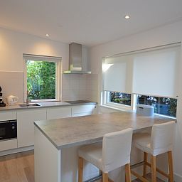 Modern kitchen in Boodtlaan 7 / Dennenheuvel vacation home, De Koog, Texel, overlooking green surroundings.