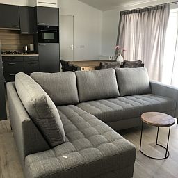 Cozy living room of Chalet Bregkoog 231, De Koog, Texel with comfortable seating area at Chaletpark Bregkoog.