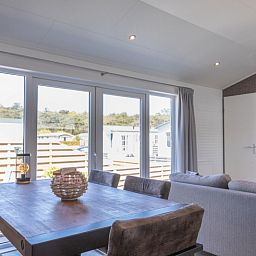 Dining area in Chalet Bregkoog 231, De Koog, Texel overlooking the terrace on Chaletpark Bregkoog.