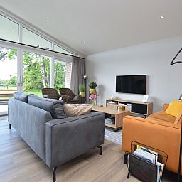 Cozy interior of Orchismient 49 vacation home in De Koog, Texel with comfortable sofas and lots of light.