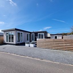 Chalet Bregkoog 119 on Texel with spacious terrace and views of the nature of De Koog, Wadden Islands.