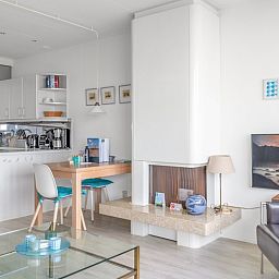 The cozy open kitchen in Apartment Juliana 160 Zeezicht, located in De Koog, Texel, offers modern conveniences.