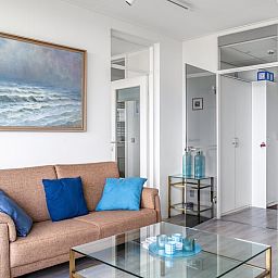 Stylish seating area in Apartment Juliana 160 Zeezicht, a vacation home in De Koog, Texel, featuring coastal decoration.