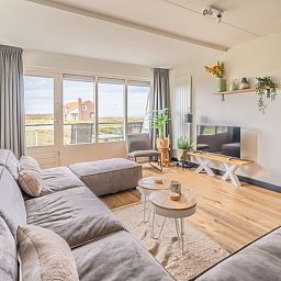 Spacious living room with comfortable sofa in Apartment Juliana 086, De Koog, Texel.