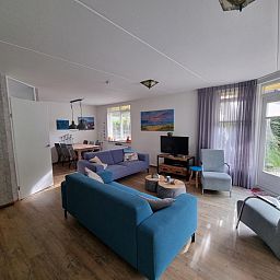 Bright living room in Residence California - Geborchenheit - 361, vacation home De Koog, Texel, with comfortable seating area.