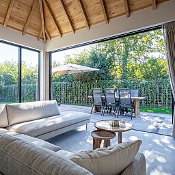 Open living room of Villa Flo in De Koog, Texel with access to the terrace.