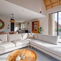 Cozy sitting area in Villa Flo, vacation accommodation on Texel overlooking nature.