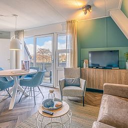 Stylish seating area in Apartment Zeedistel 22, De Koog, Texel with comfortable furniture and views of the surroundings.