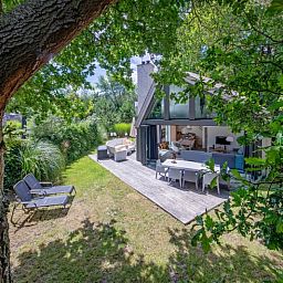 Luxury vacation home Park Duynzoom - Villa Duynzoom, De Koog, Texel, with sunny terrace and natural surroundings.