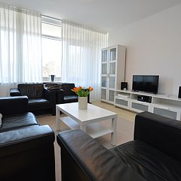 Bright living room in Apartment Kerckeland 98, De Koog, Texel with large windows and an inviting atmosphere.