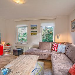 Moderne Sitzecke im Ferienhaus Honeysuckle 29, De Koog, Texel auf den Watteninseln.