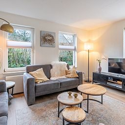 Helle Sitzecke im Ferienhaus Kamperfoelie 33 auf den Texeler Watteninseln.