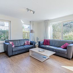 Gemuetliches, modern eingerichtetes Wohnzimmer im Ferienhaus Kamperfoelie 95, De Koog, Texel