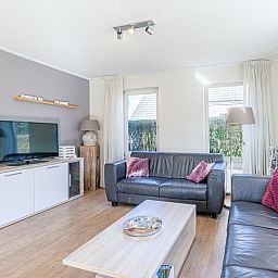 Stilvolle Sitzecke mit TV im Ferienhaus Kamperfoelie 95, De Koog, Texel