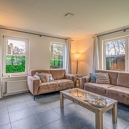 Cozy living room in Holiday Home Honeysuckle 45, De Koog, Texel, with comfortable sofas.