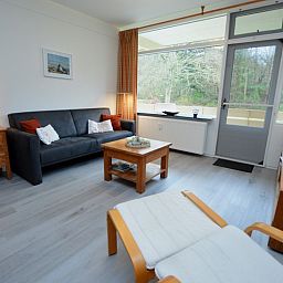 Stylish living room of Apartment Kerckeland 20 in De Koog, Texel with comfortable furniture and lots of light.