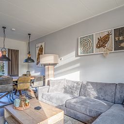 Stylish dining room in De Bosruiter, vacation home in De Koog Texel, with spacious dining table and modern furnishings.