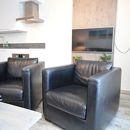 Cozy lounge with leather armchairs in Motel Texel - Apartment 211/1P, De Koog, Texel.