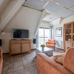 Gemuetliches Wohnzimmer des Resort De Buteriggel - Apartment 0 in De Koog, Texel mit komfortabler Sitzecke.