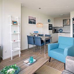 Open keuken en woonkamer in Appartement Juliana 176 Eilandzicht, De Koog, Texel, met moderne faciliteiten op de Waddeneilanden.