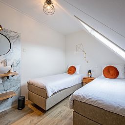 Cozy double room with sink in Windlust vacation home, Texel
