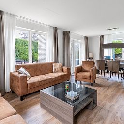 Bright living room in Holiday home Honeysuckle 49, De Koog, Texel, overlooking the garden.