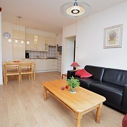 Offene Kueche und Essbereich im Appartement Kerckeland 110, De Koog Texel, ideal fuer gemuetliches Essen.