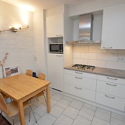 Modern kitchen in Apartment Kerckeland 24, De Koog, Texel with dining area and all amenities.