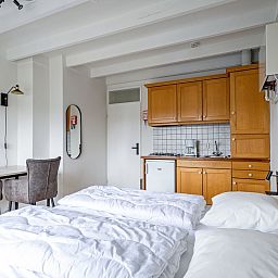 Compact kitchen in Two persons studio - second floor, De Koog, Texel for a comfortable vacation stay.