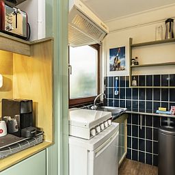 Compact kitchen in Schanulleke, De Koog, Texel, vacation home with stove and coffee maker.