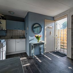 Gemuetliche Kueche im Ferienhaus 2490, De Koog, Texel, mit modernen Geraeten und viel Tageslicht.