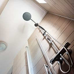 Modern shower in Villa 6, vacation home in De Koog Texel, comfort on the Wadden Islands.