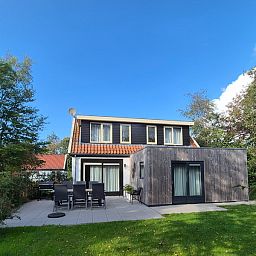 Terrace of Landgoed Springtij - Stulpje vacation home in De Koog Texel, ideal for relaxation.