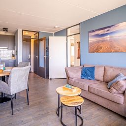 Offene Kueche und Essbereich im Apartment Juliana 156 Zeezicht, De Koog, Texel.