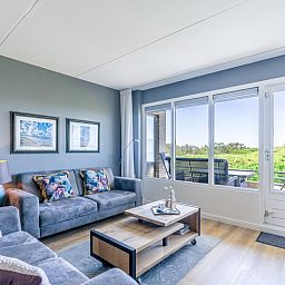 Apartment Juliana 042 in De Koog, Texel, offers a comfortable seating area with views of the Wadden Islands.