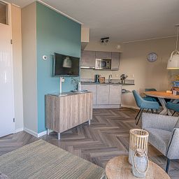 Open kitchen and dining area in Apartment Zeedistel 24, De Koog, Texel.