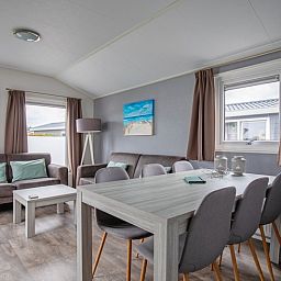 Dining area in Chalet Bregkoog 7, De Koog, Texel with modern decor and lots of natural light.