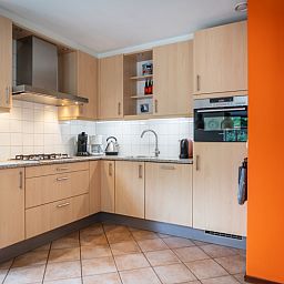 Modern kitchen in Villa 6 persons with 2 bathrooms, De Koog, Texel. Fully equipped vacation home kitchen.