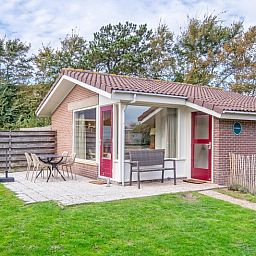 Veranda of Het Zandblauwtje vacation home in De Koog Texel with garden furniture