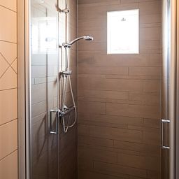 Modern walk-in shower in Villa 7 vacation home in De Koog Texel for ultimate comfort.