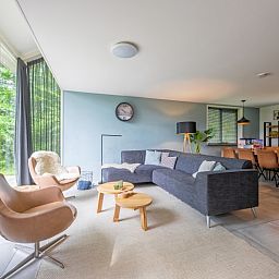 Cozy living room in Holiday Park Het Oude Dijkje - Vuurcoogh, De Koog, Texel for comfort and relaxation.