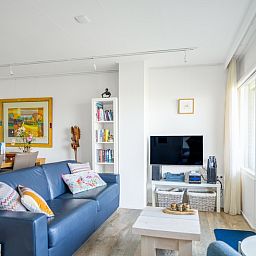Stylish living room of Apartment Juliana 112 Zeezicht in De Koog, Texel with comfortable furniture.