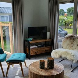 Cozy sitting area in Chalet Bregkoog 154, De Koog, Texel, overlooking garden.