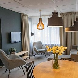 Gemuetliches Wohnzimmer im Apartment 4 bis 6 Personen, De Koog, Texel mit stilvollen Moebeln und natuerlichem Licht.